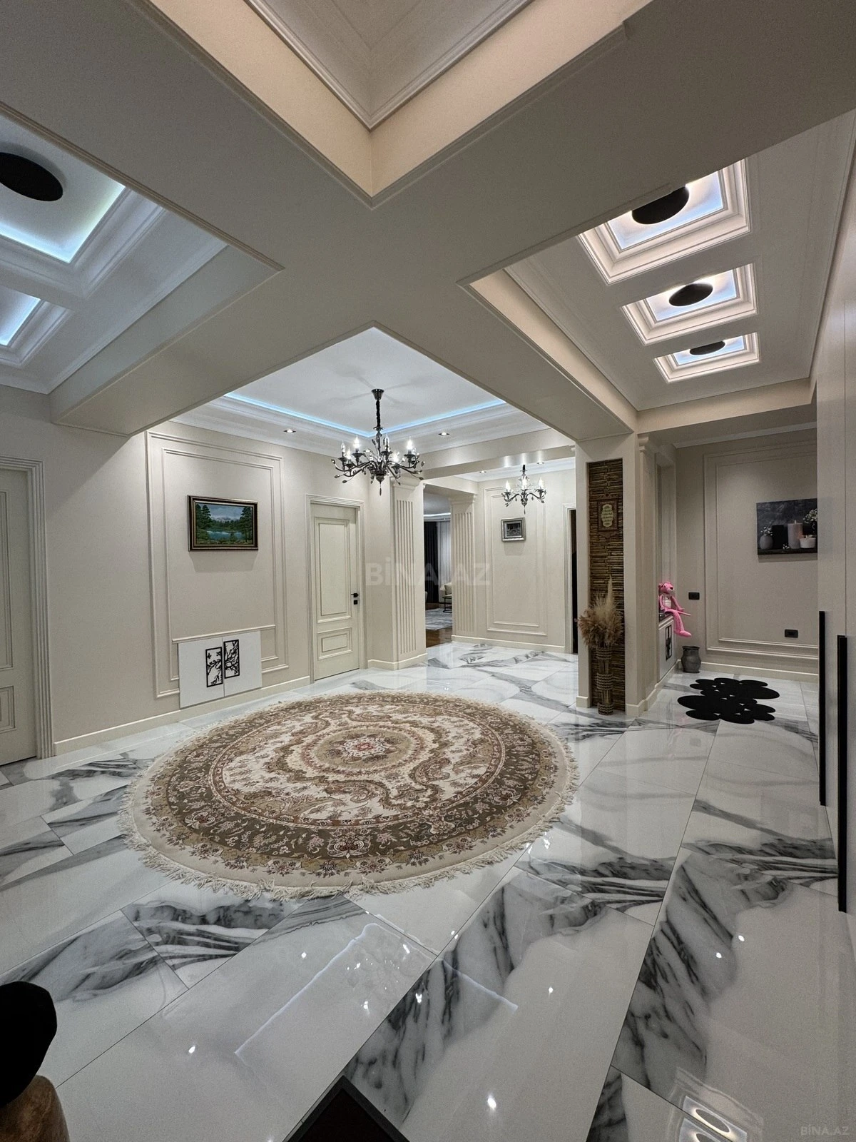 Satılır 5 otaqlı mənzil 272 m²