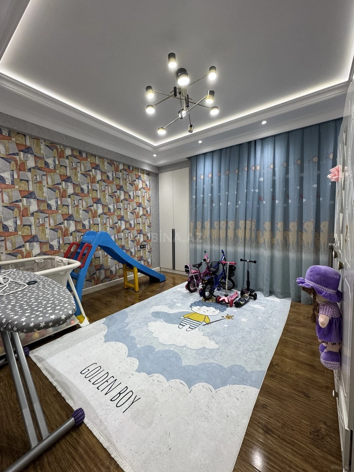Satılır 5 otaqlı mənzil 272 m²
