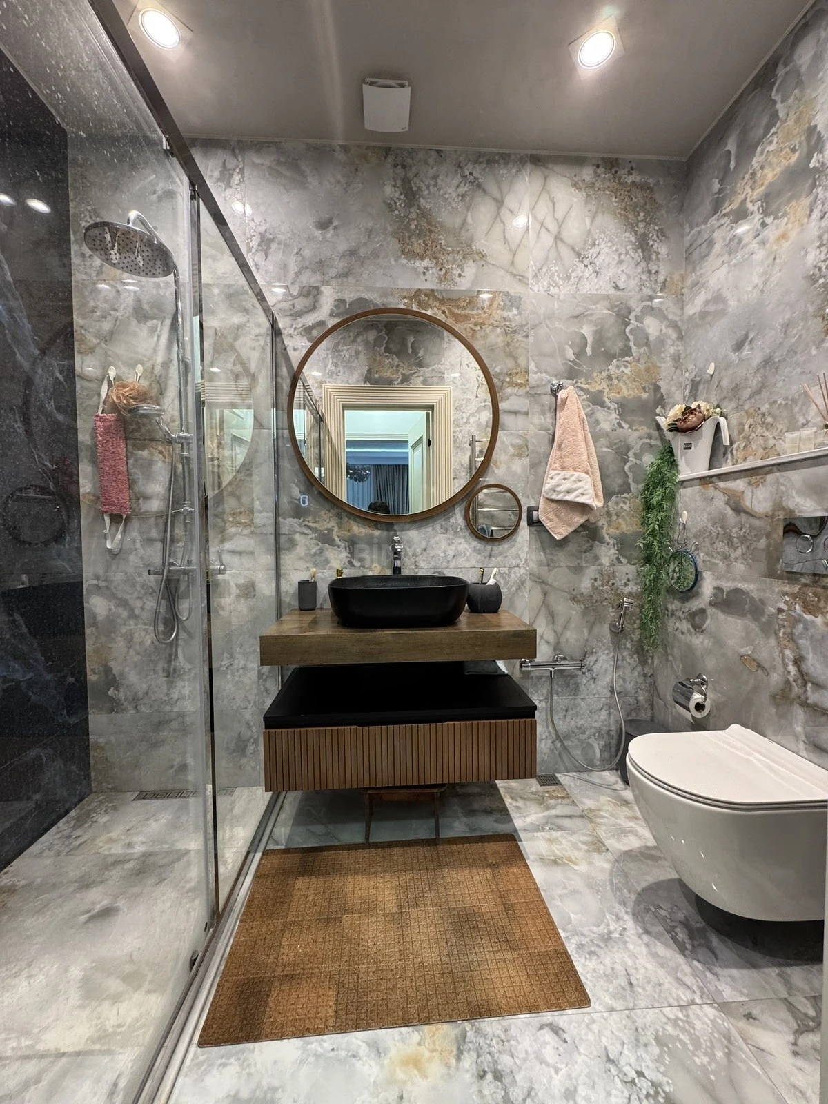 Satılır 5 otaqlı mənzil 272 m²