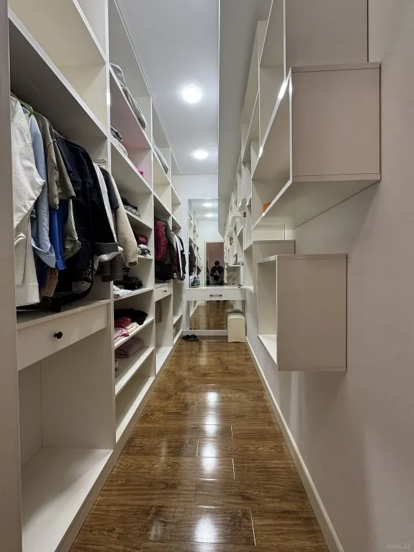 Satılır 5 otaqlı mənzil 272 m²