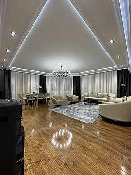 Satılır 5 otaqlı mənzil 272 m²