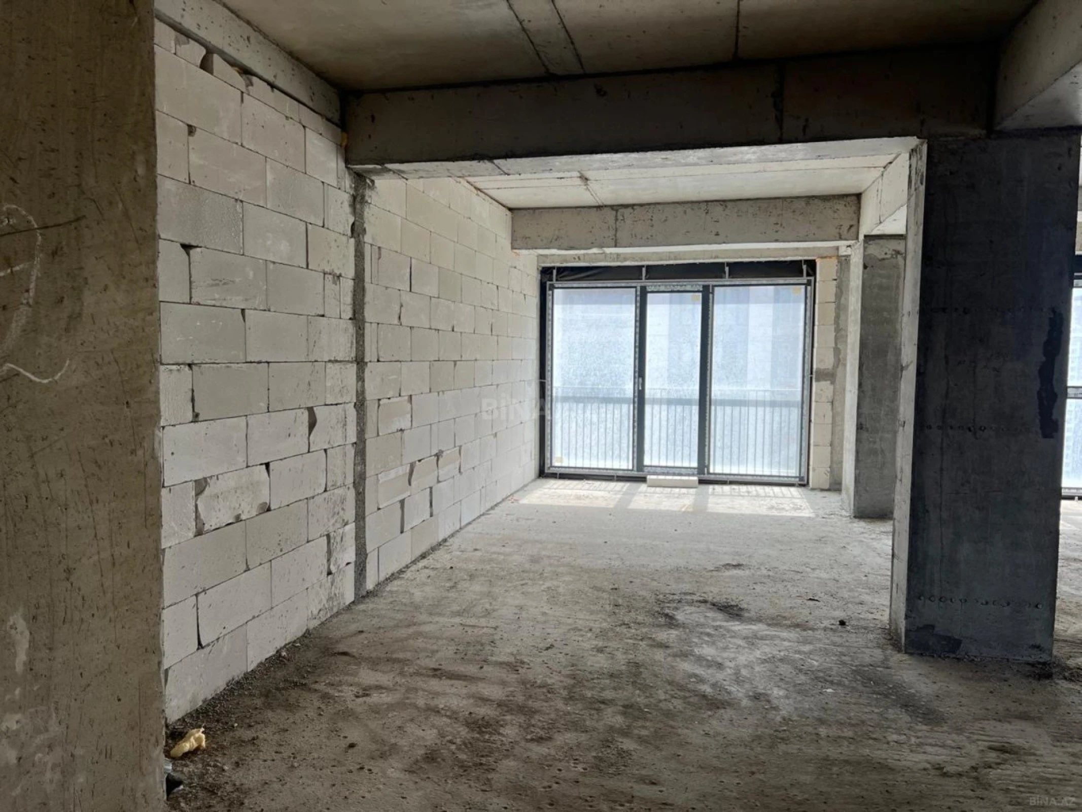 Satılır 3 otaqlı mənzil 127 m²