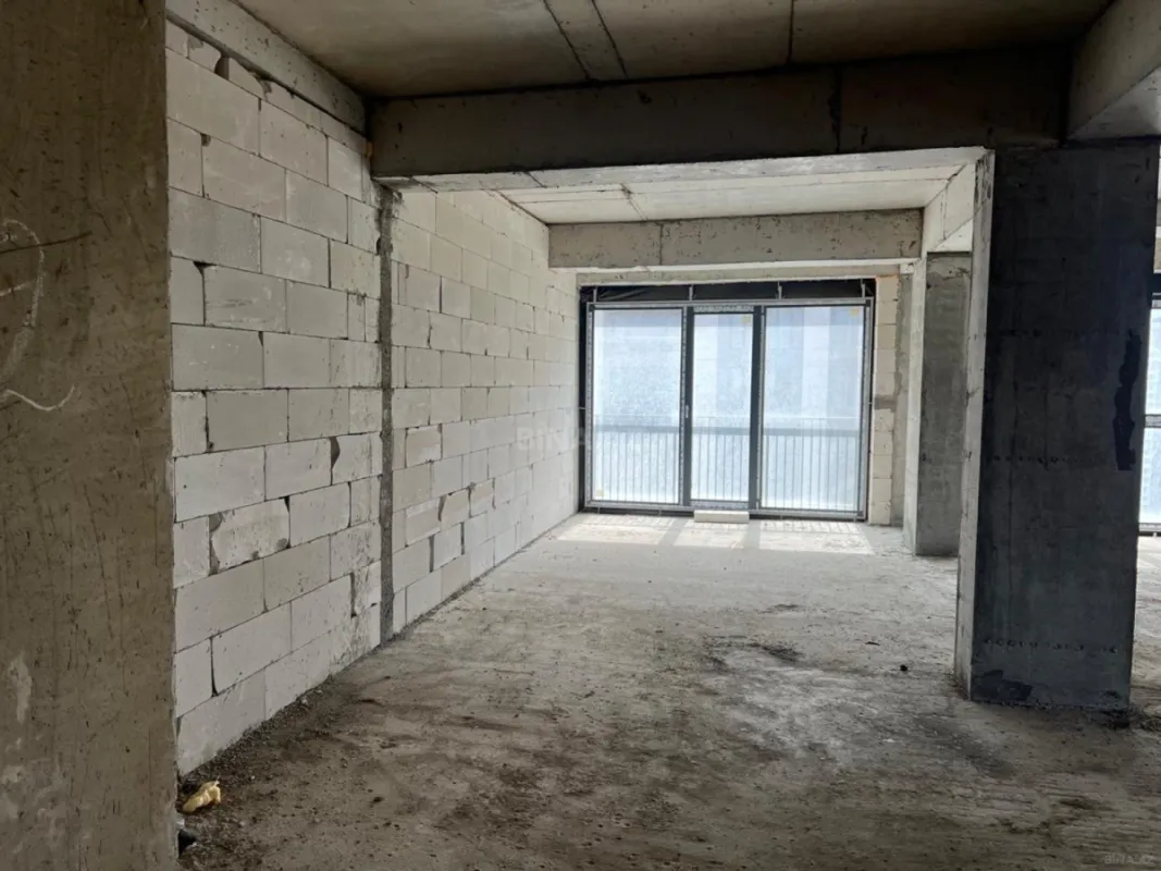 Satılır 3 otaqlı mənzil 127 m²