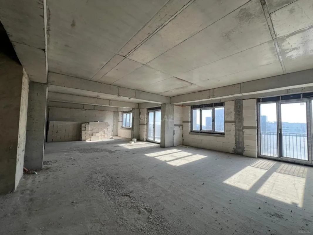 Satılır 3 otaqlı mənzil 127 m²