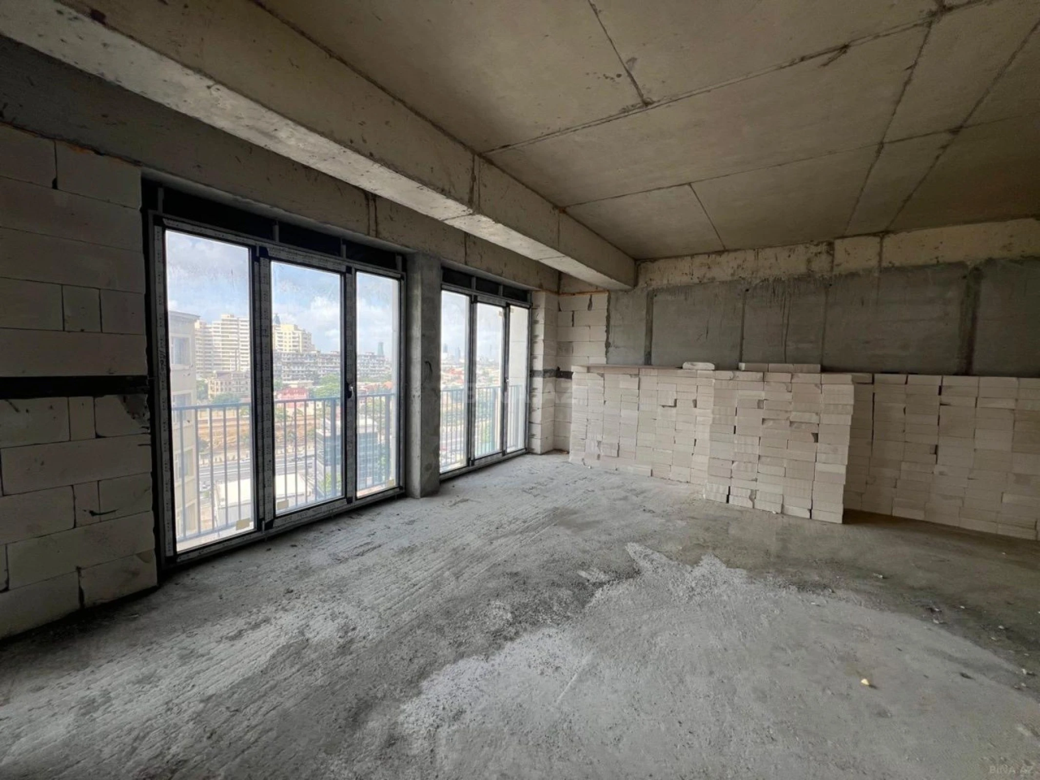 Satılır 3 otaqlı mənzil 127 m²
