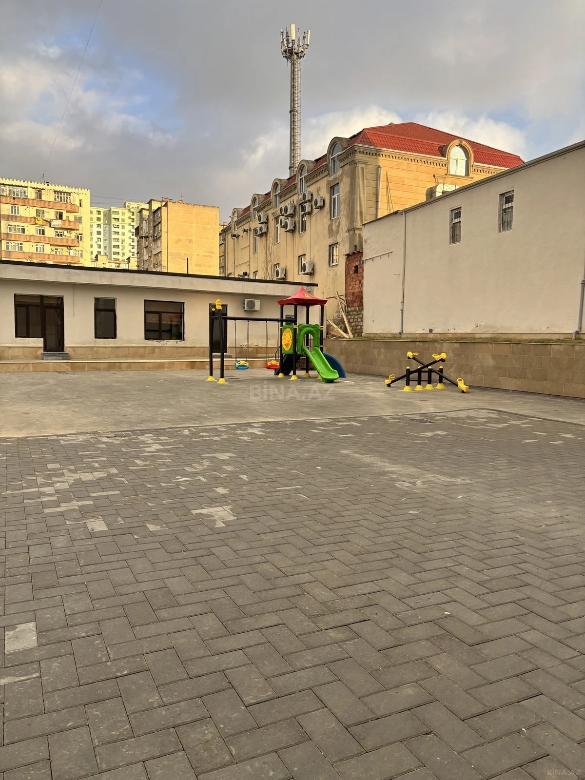 Satılır 2 otaqlı mənzil 72 m²