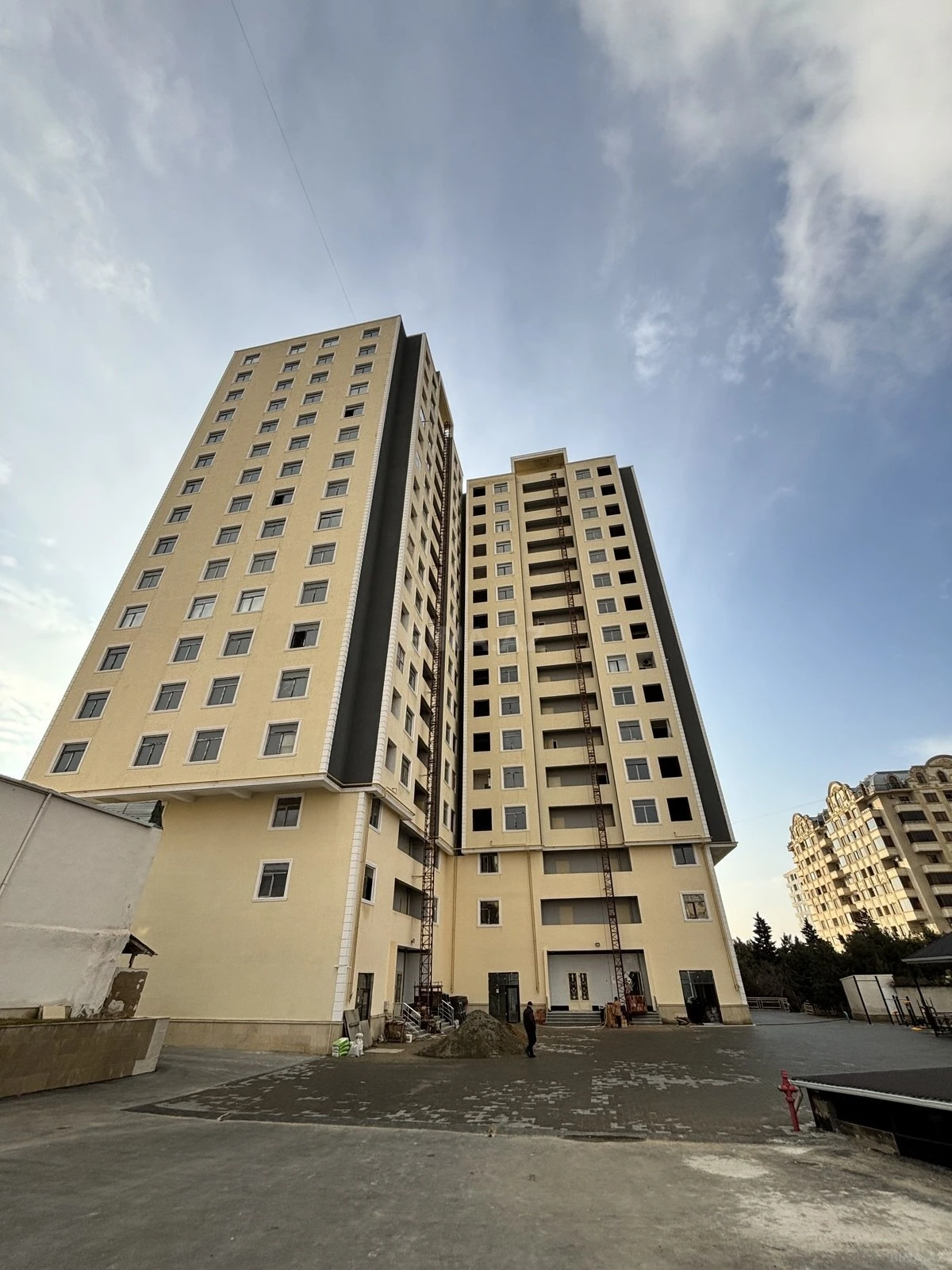 Satılır 2 otaqlı mənzil 72 m²