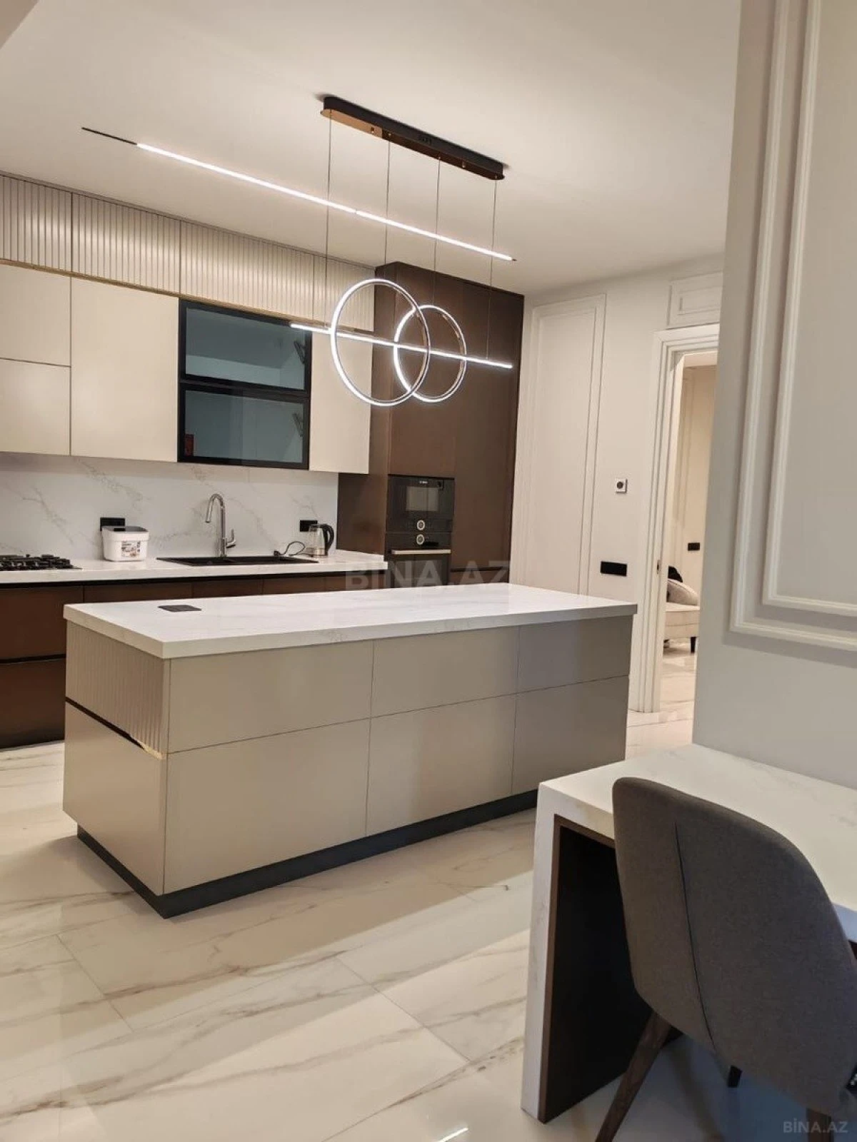 Satılır 6 otaqlı mənzil 322 m²