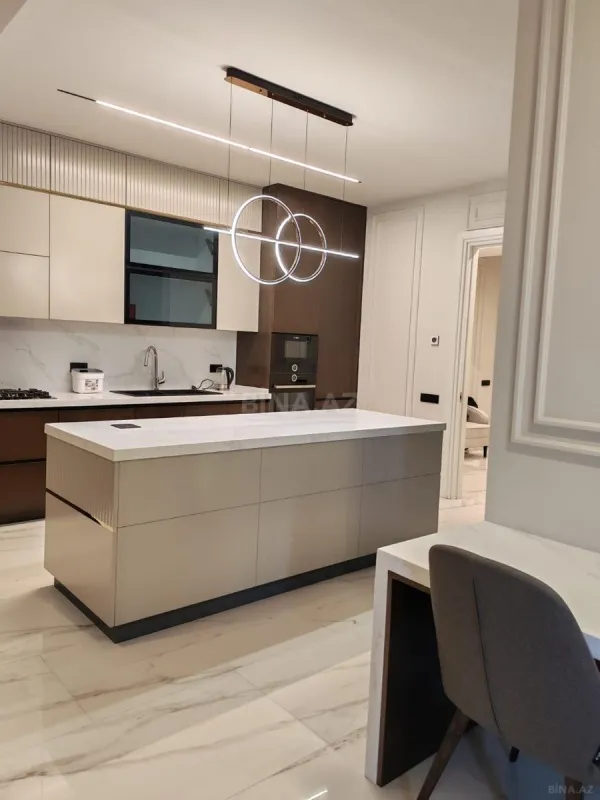 Satılır 6 otaqlı mənzil 322 m²