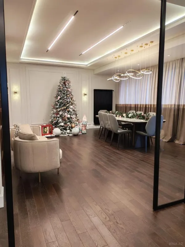 Satılır 6 otaqlı mənzil 322 m²