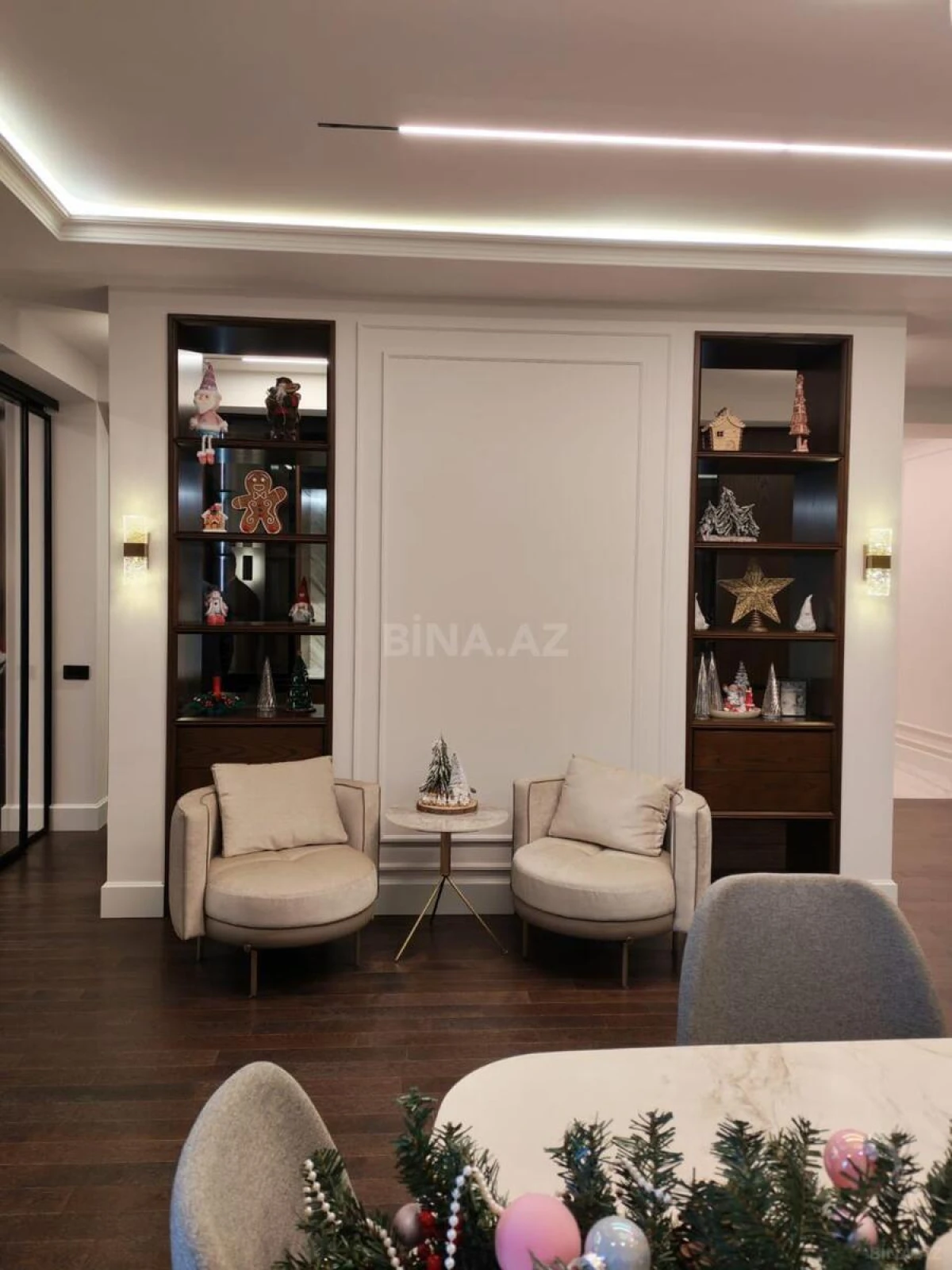 Satılır 6 otaqlı mənzil 322 m²