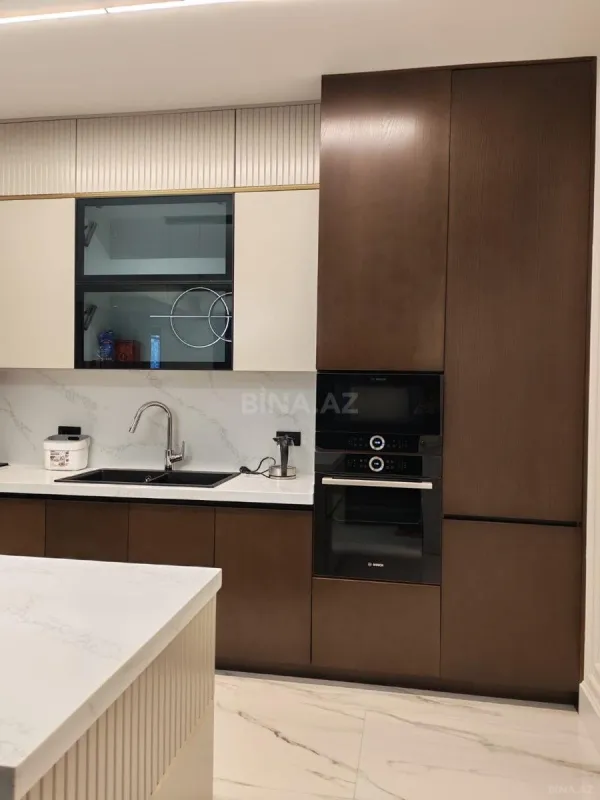 Satılır 6 otaqlı mənzil 322 m²