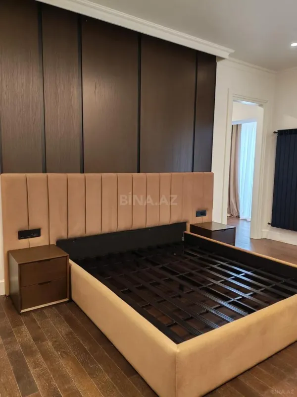 Satılır 6 otaqlı mənzil 322 m²