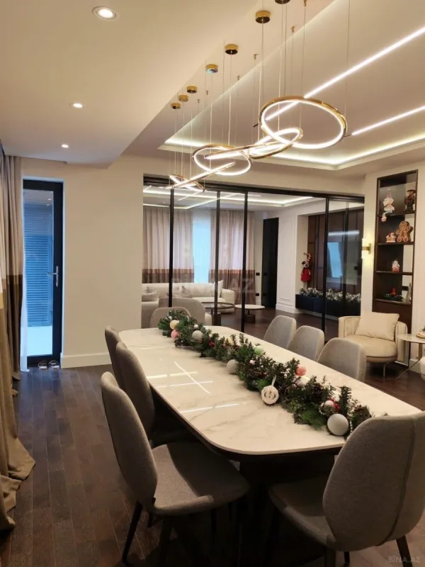 Satılır 6 otaqlı mənzil 322 m²