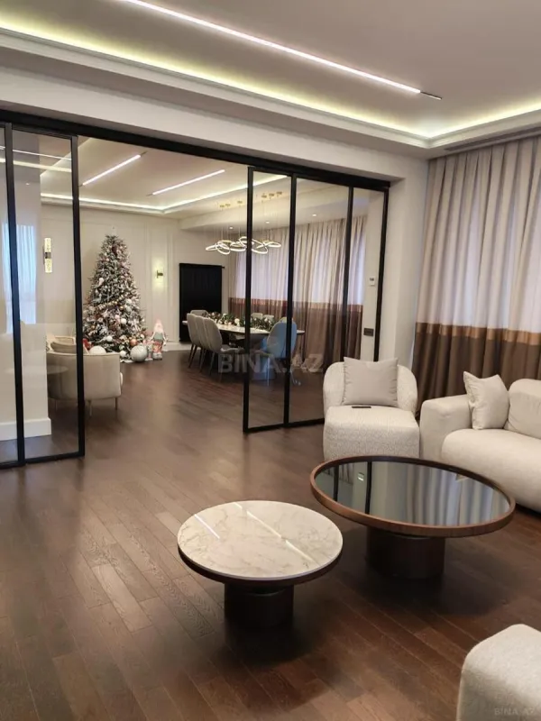 Satılır 6 otaqlı mənzil 322 m²