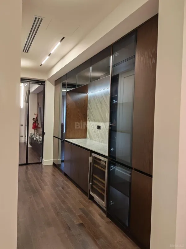 Satılır 6 otaqlı mənzil 322 m²
