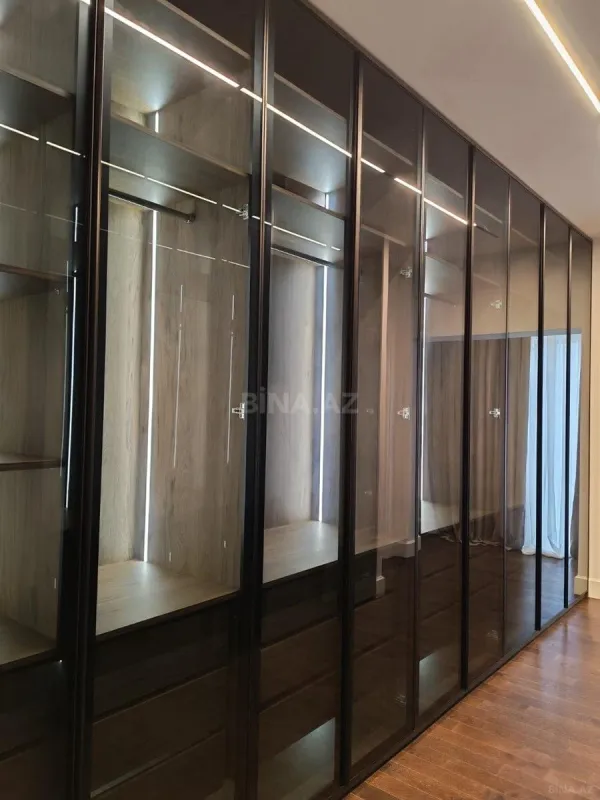Satılır 6 otaqlı mənzil 322 m²