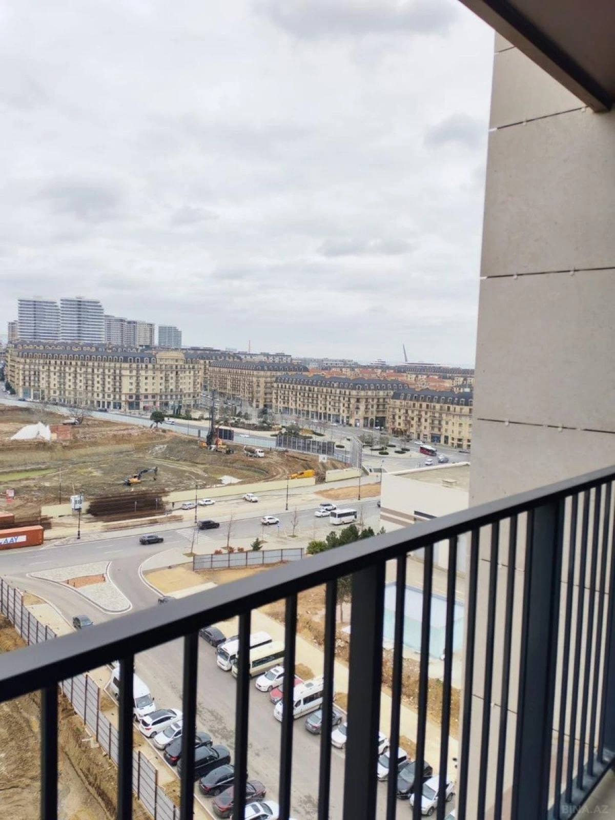 Satılır 6 otaqlı mənzil 322 m²