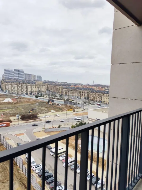 Satılır 6 otaqlı mənzil 322 m²