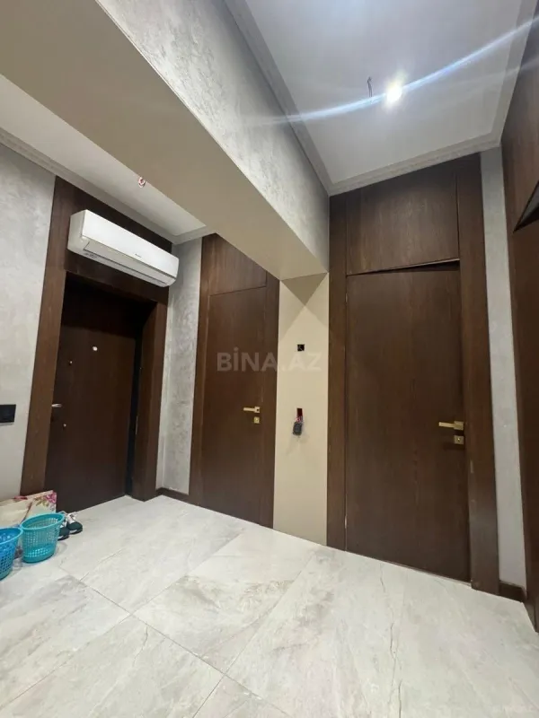 Satılır 2 otaqlı mənzil 92 m²