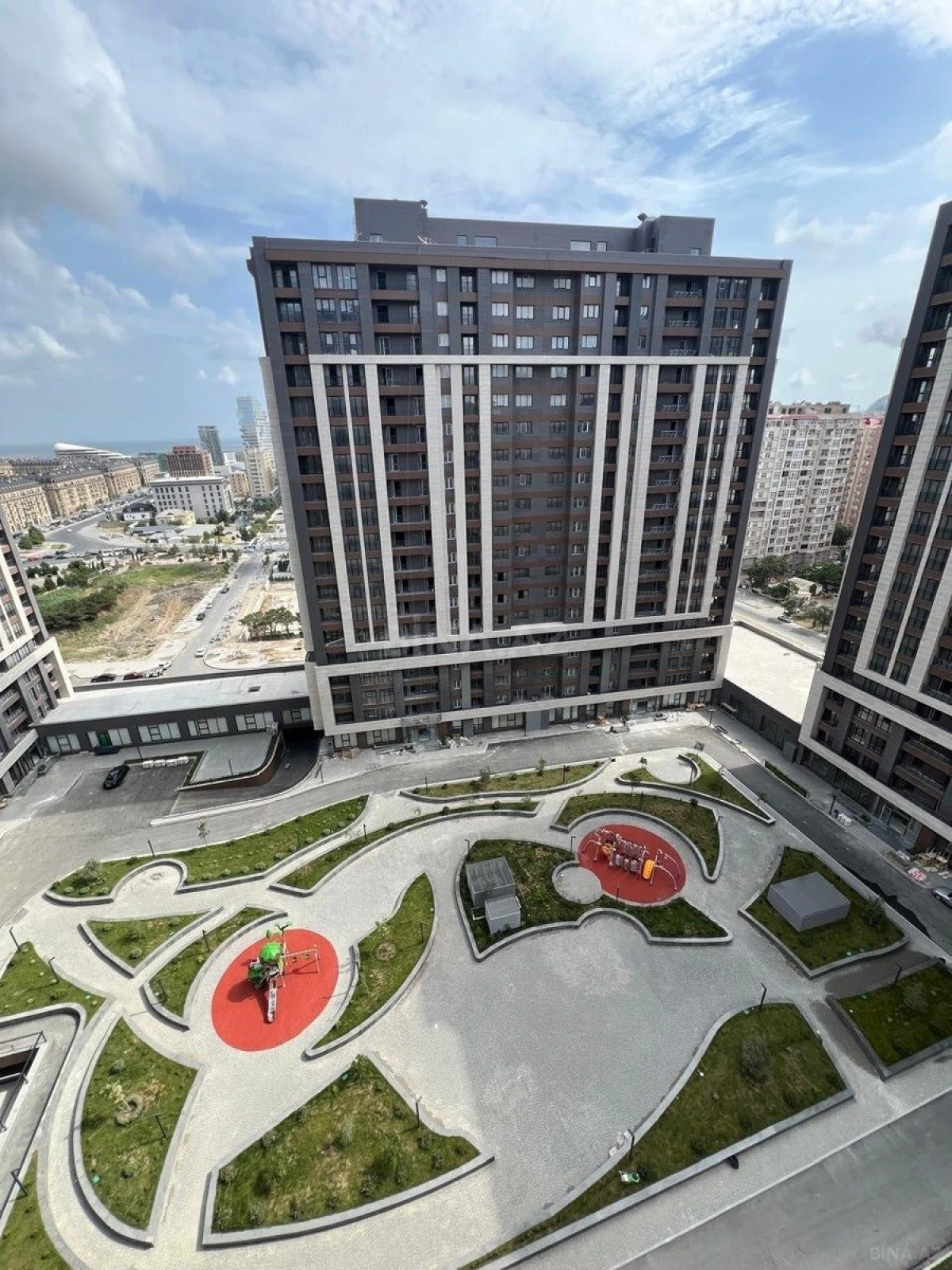 Satılır 2 otaqlı mənzil 92 m²