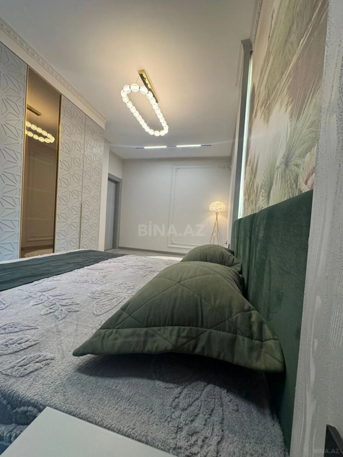 Satılır 2 otaqlı mənzil 92 m²