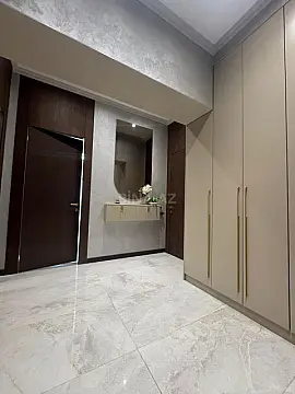 Satılır 2 otaqlı mənzil 92 m²