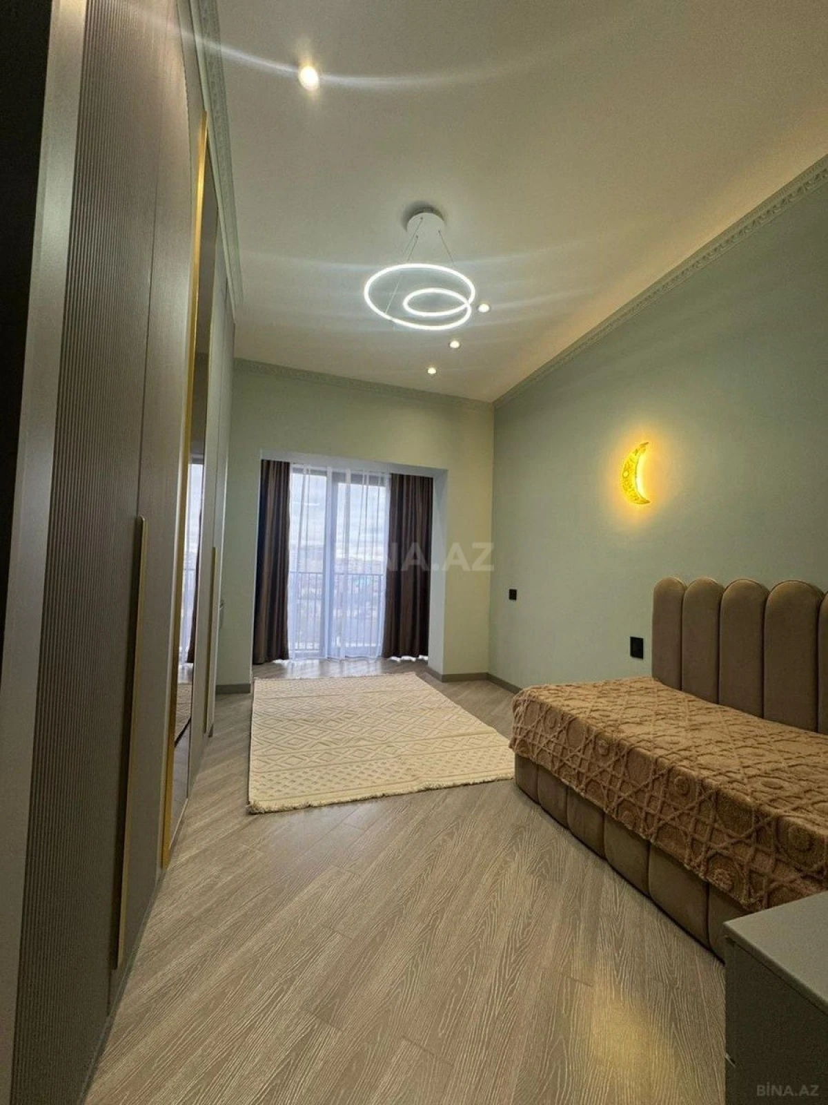 Satılır 2 otaqlı mənzil 92 m²
