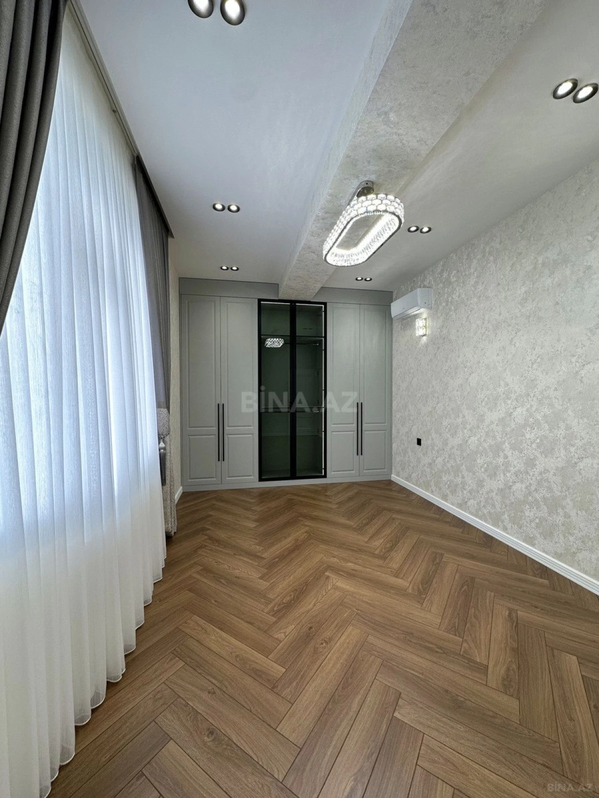 Satılır 3 otaqlı mənzil 105 m²