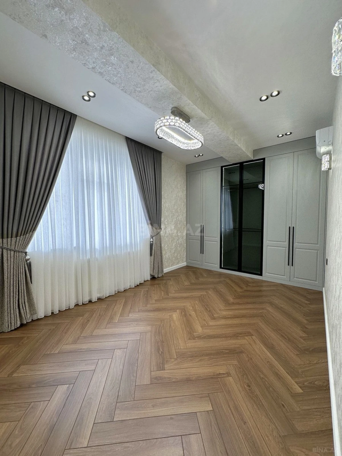 Satılır 3 otaqlı mənzil 105 m²