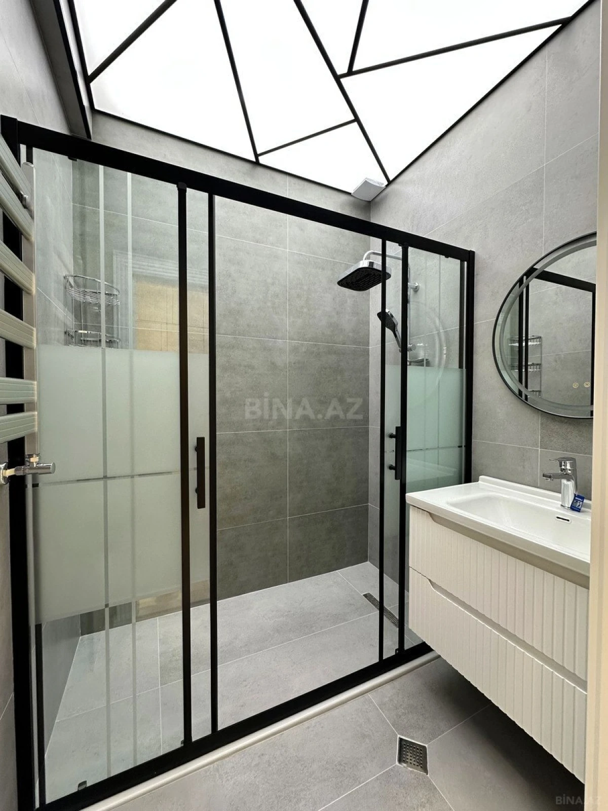 Satılır 3 otaqlı mənzil 105 m²