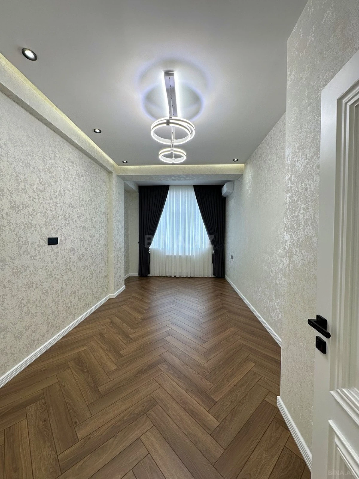 Satılır 3 otaqlı mənzil 105 m²