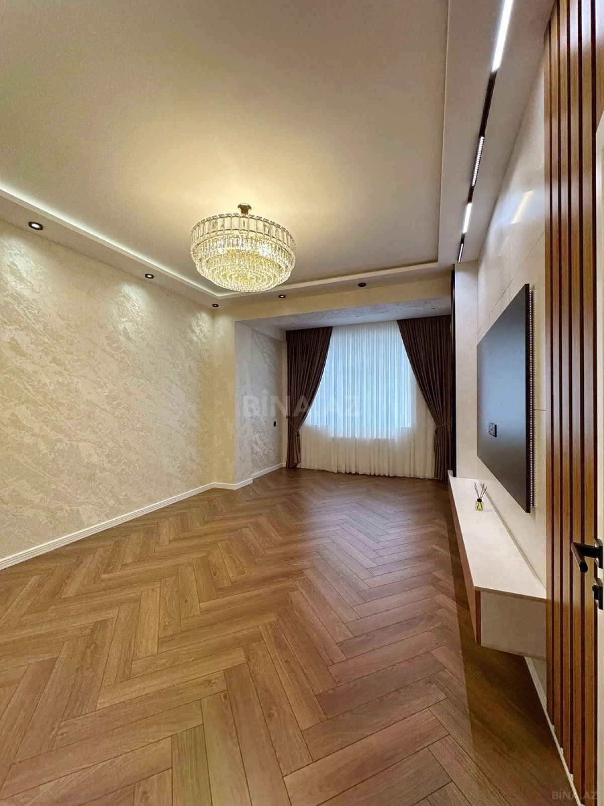 Satılır 3 otaqlı mənzil 105 m²