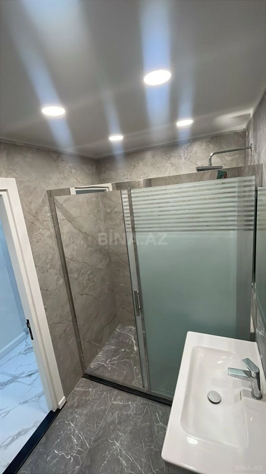 Satılır 3 otaqlı mənzil 114 m²