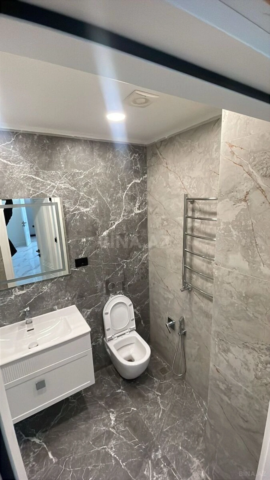 Satılır 3 otaqlı mənzil 114 m²