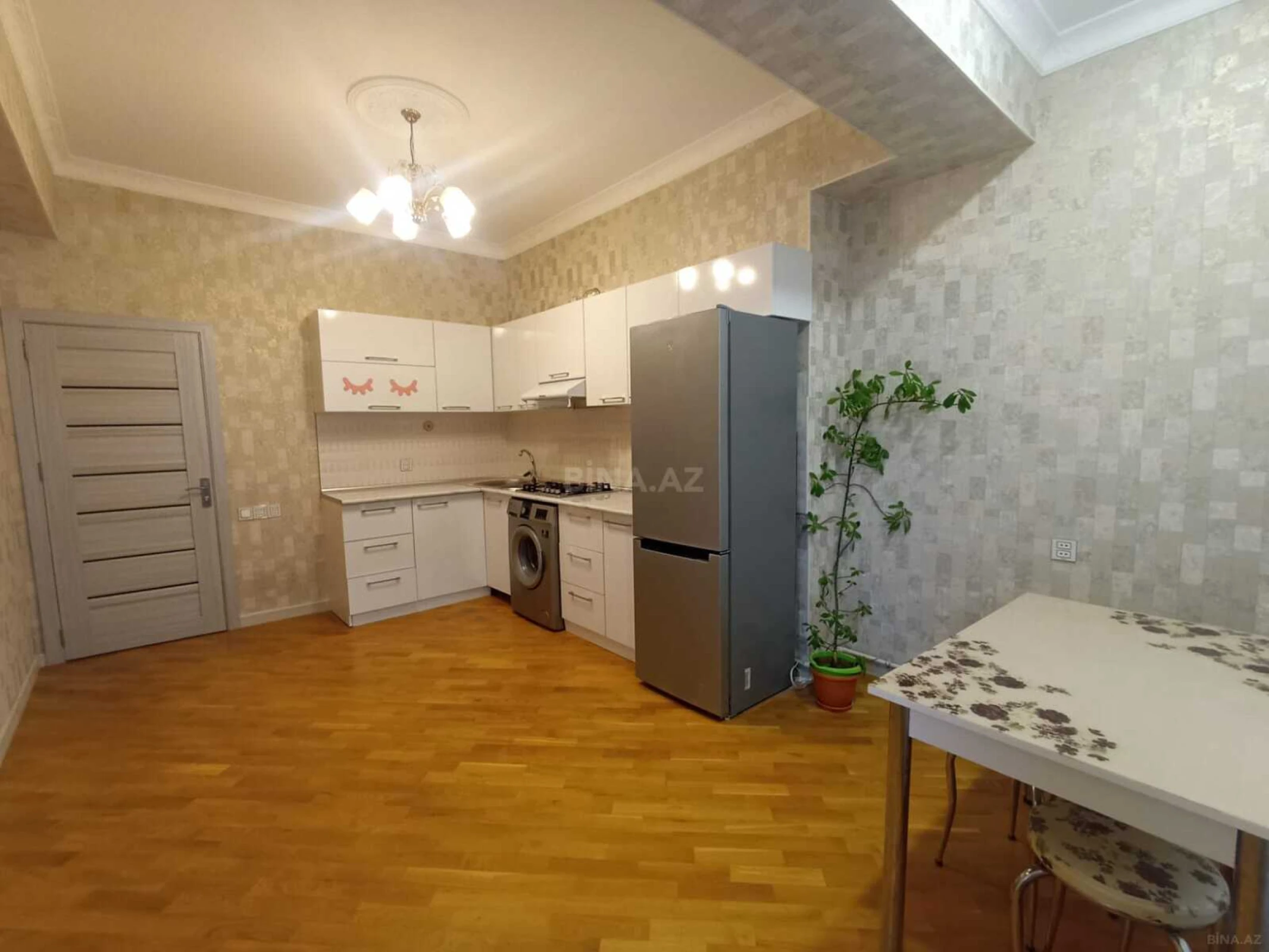 Kirayə verilir 2 otaqlı mənzil 70 m²