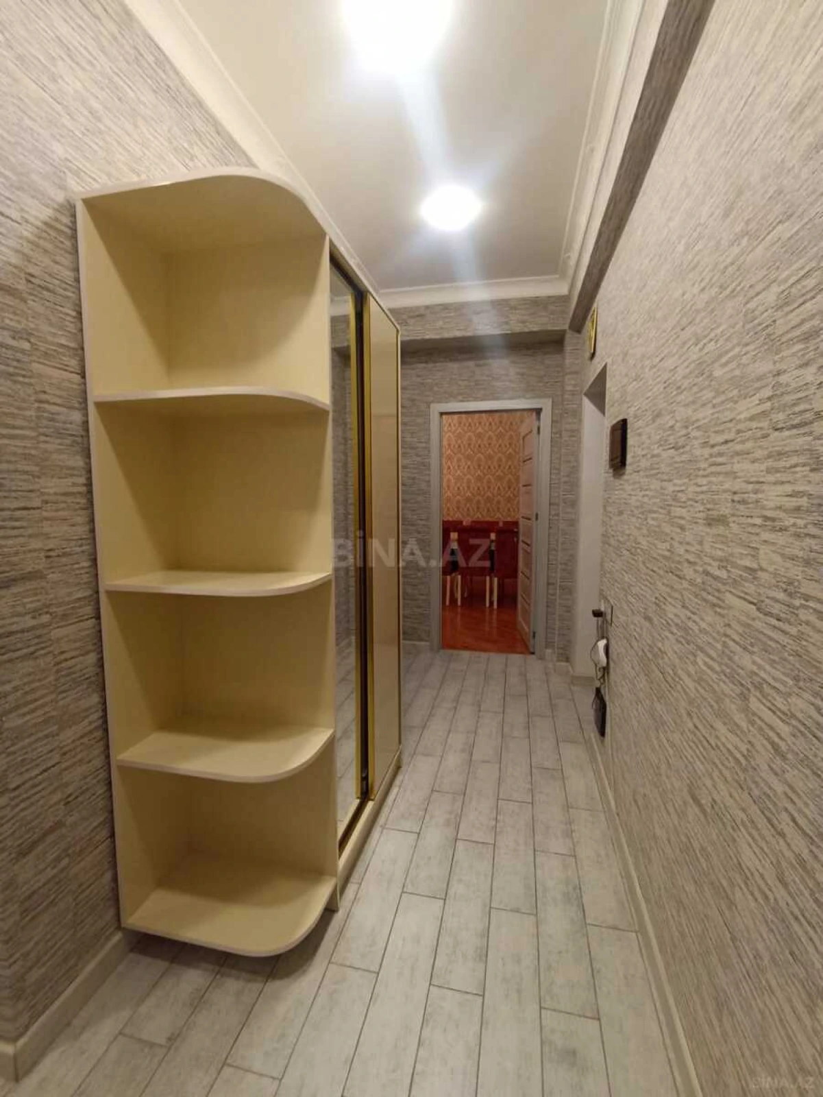 Kirayə verilir 2 otaqlı mənzil 70 m²