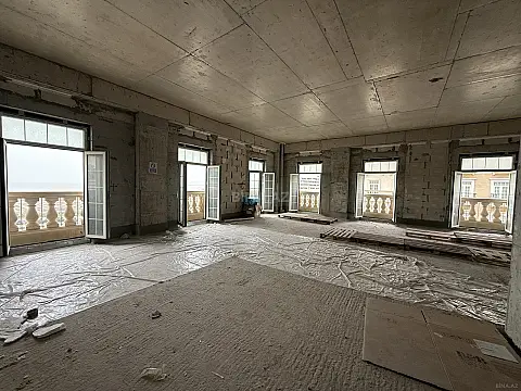 Satılır 4 otaqlı mənzil 176.2 m²