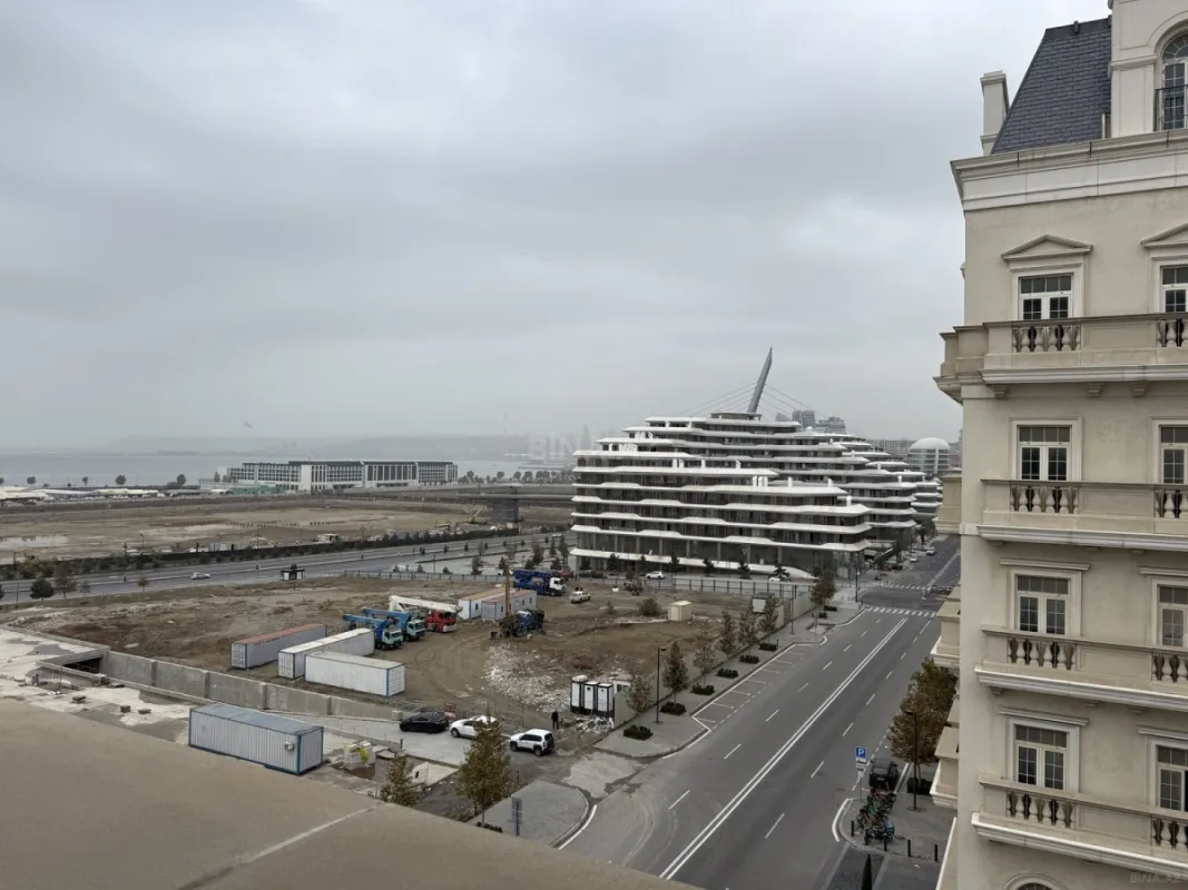 Satılır 4 otaqlı mənzil 176.2 m²