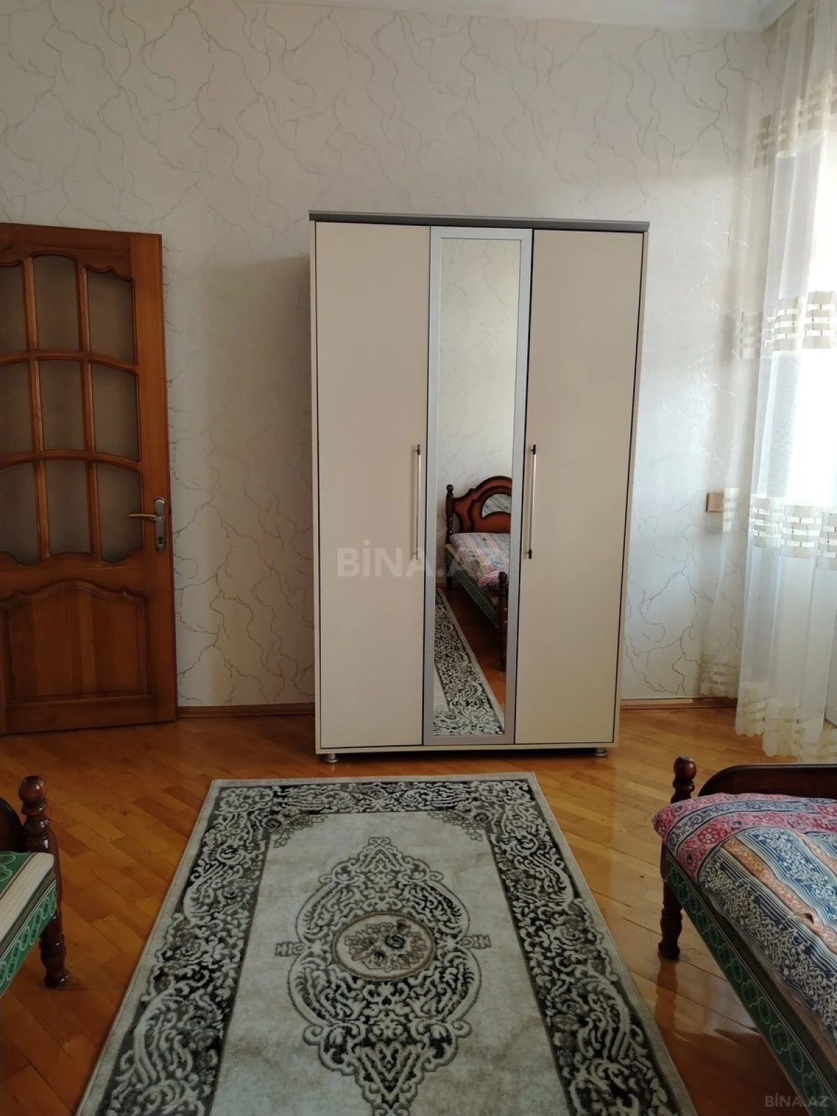 Kirayə verilir 3 otaqlı mənzil 130 m²