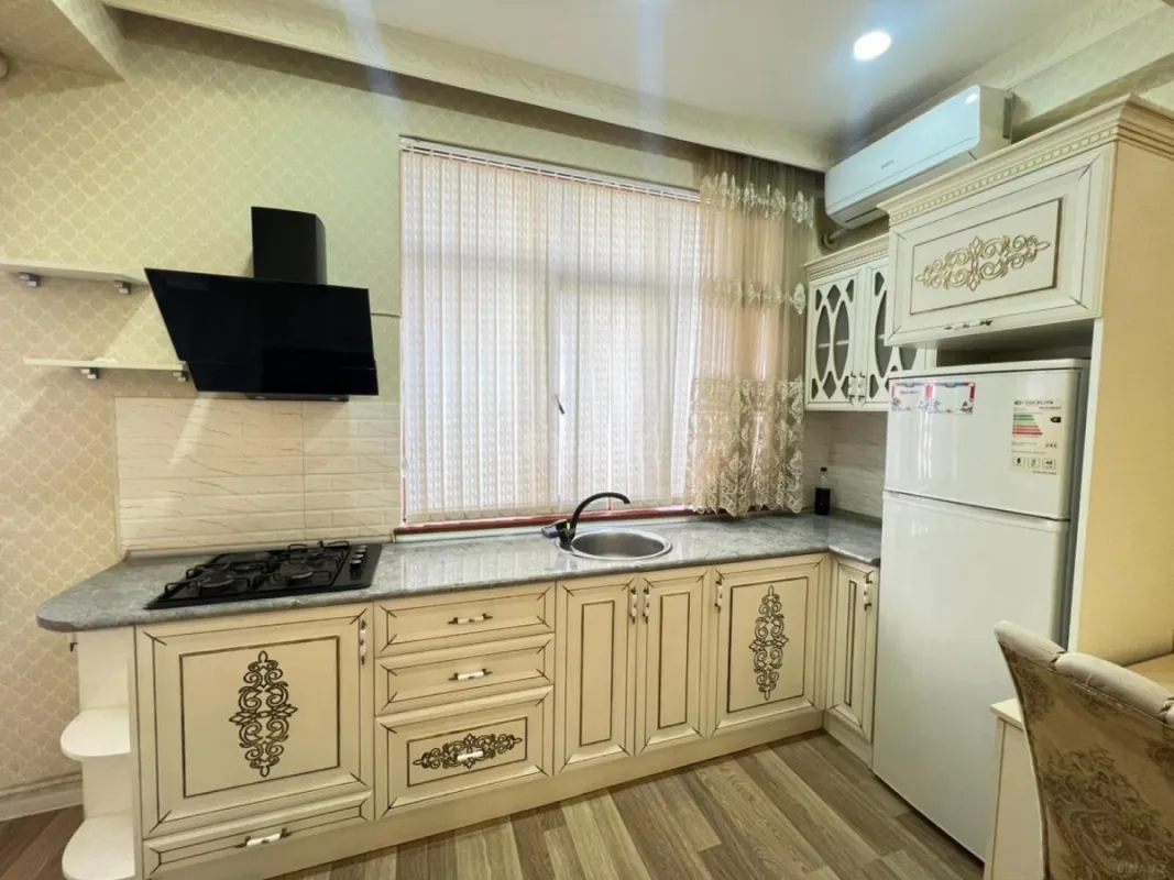 Kirayə verilir 2 otaqlı mənzil 60 m²