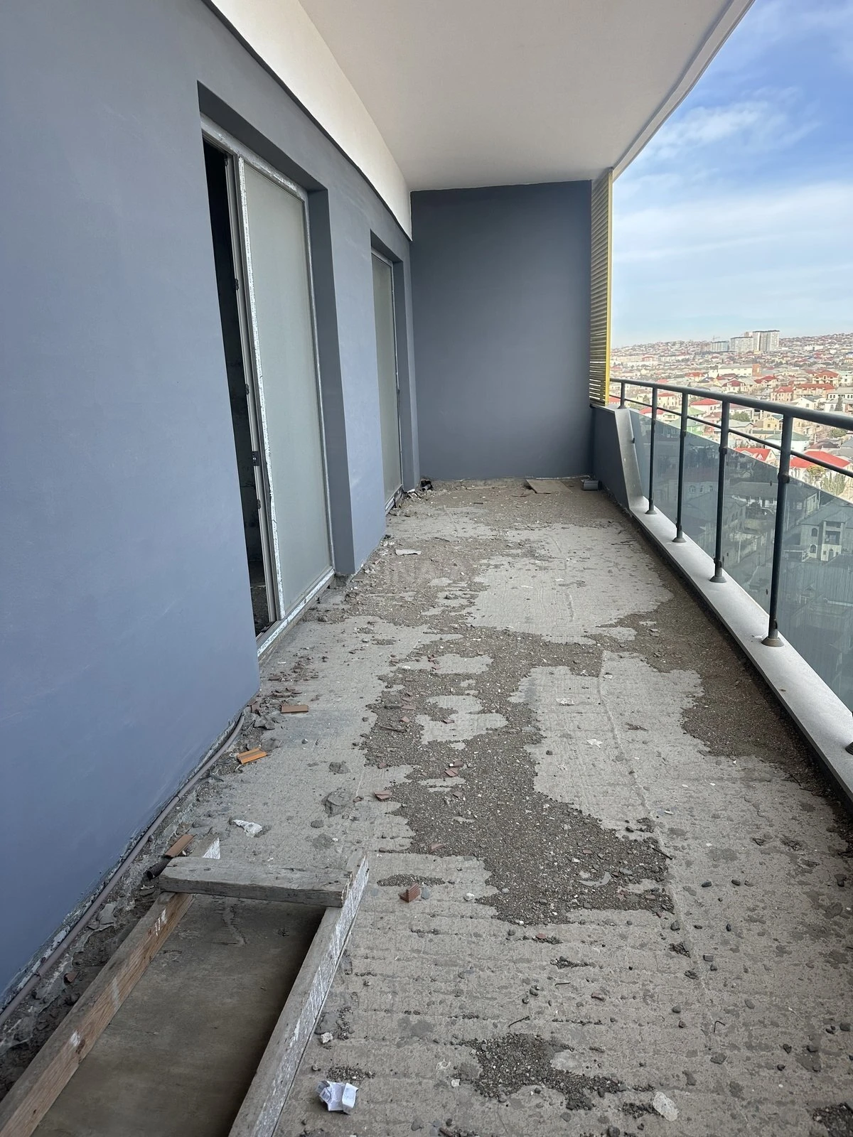 Satılır 2 otaqlı mənzil 81 m²