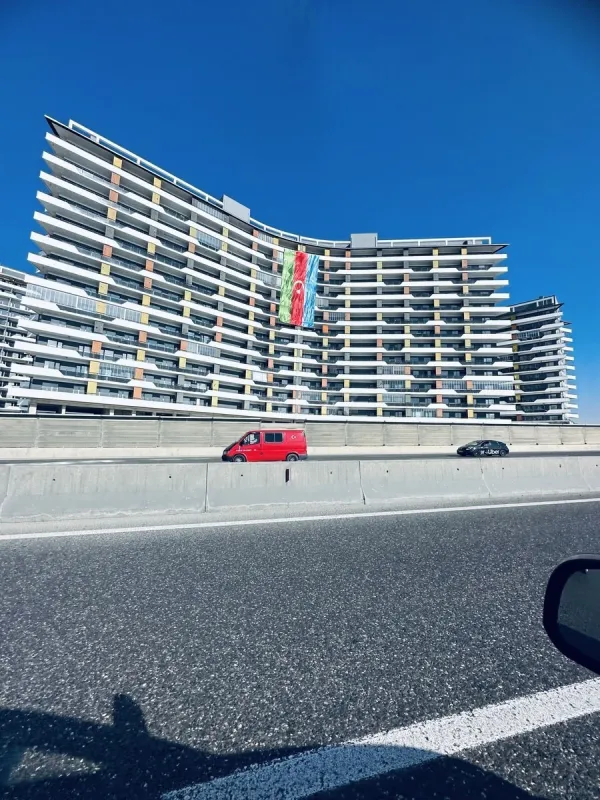 Satılır 2 otaqlı mənzil 81 m²