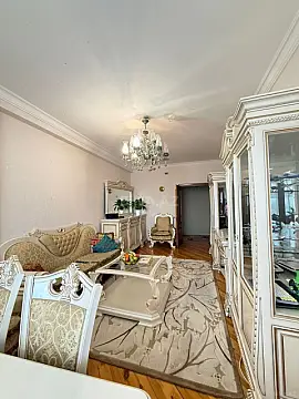 Satılır 2 otaqlı mənzil 88 m²