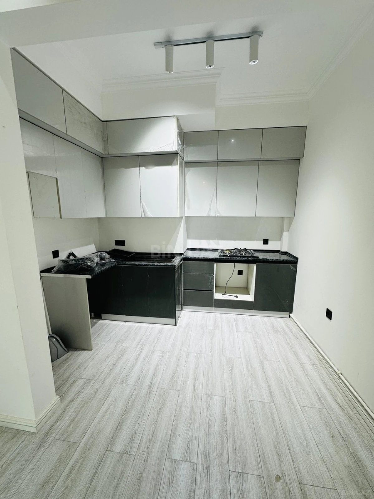 Satılır 2 otaqlı mənzil 70 m²
