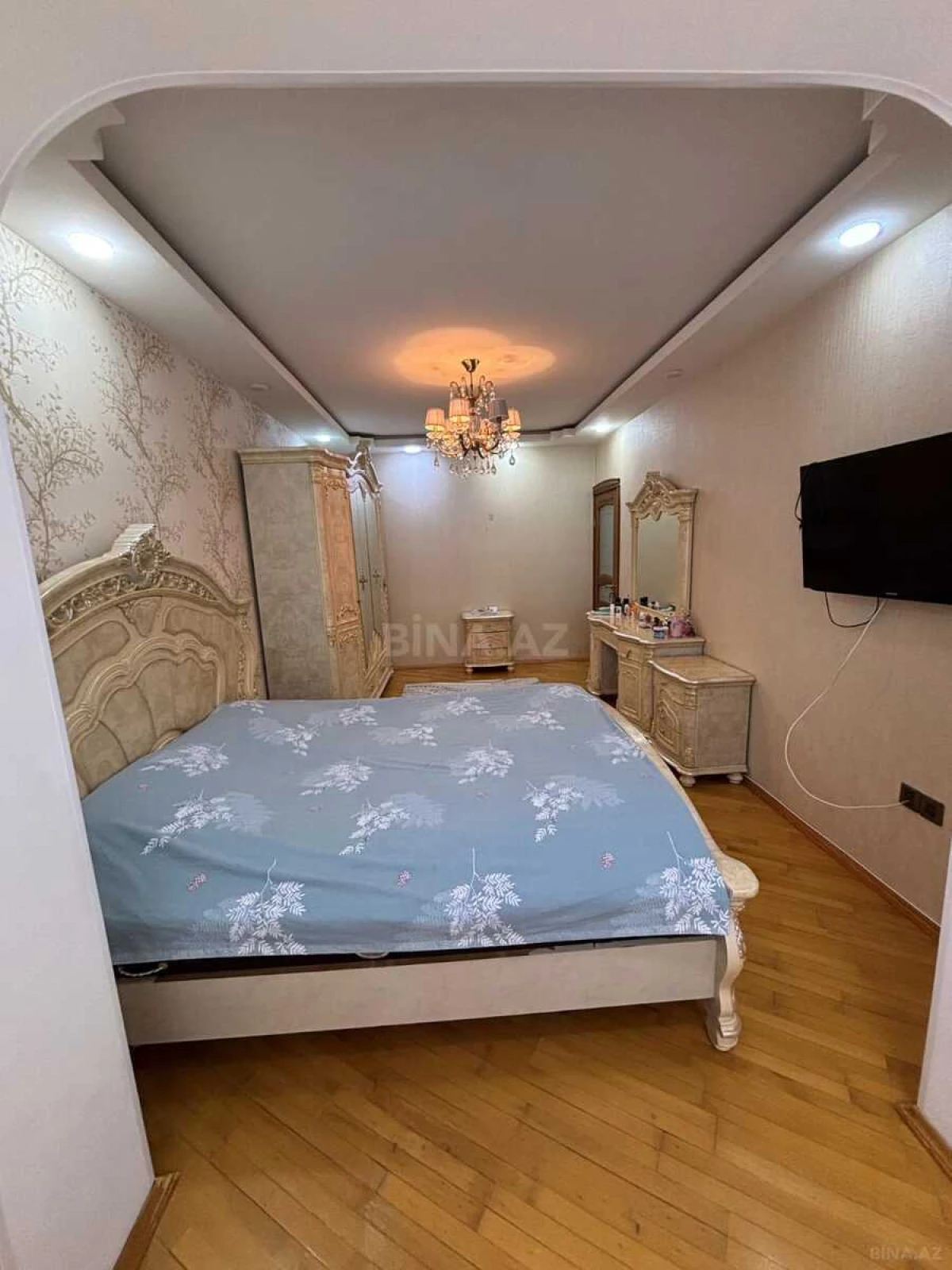 Satılır 4 otaqlı mənzil 128 m²