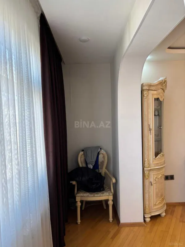 Satılır 4 otaqlı mənzil 128 m²