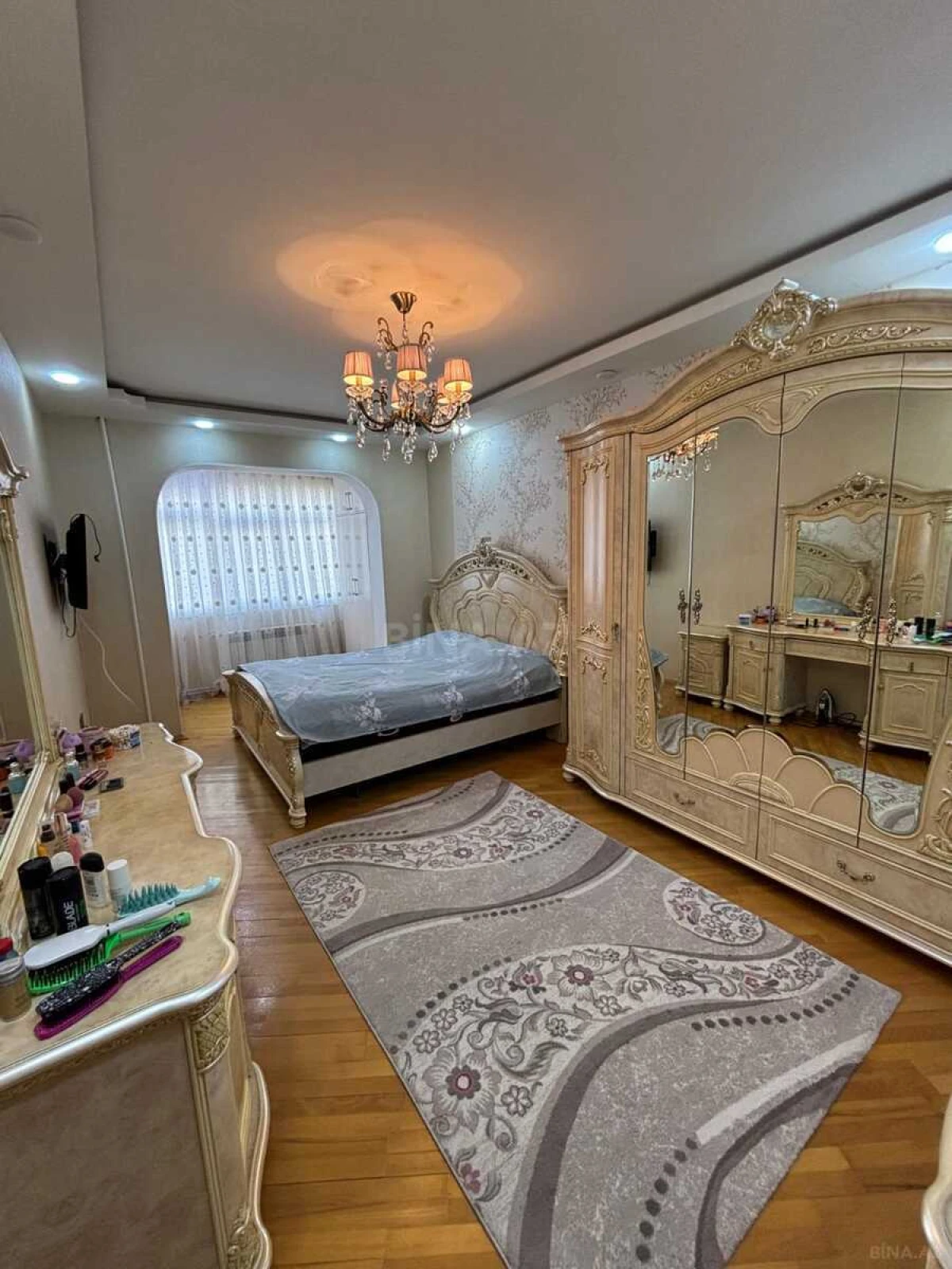 Satılır 4 otaqlı mənzil 128 m²