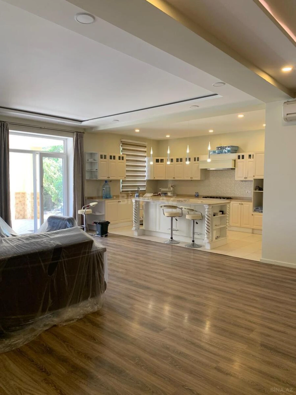 Satılır 7 otaqlı həyət evi 400 m²