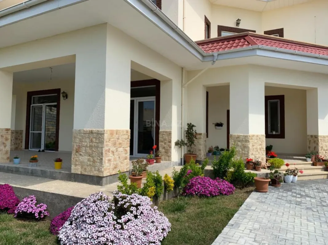 Satılır 7 otaqlı həyət evi 400 m²